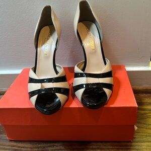 Claudia Ciuti Italian peep toe heels in nude with black patent leather size 10